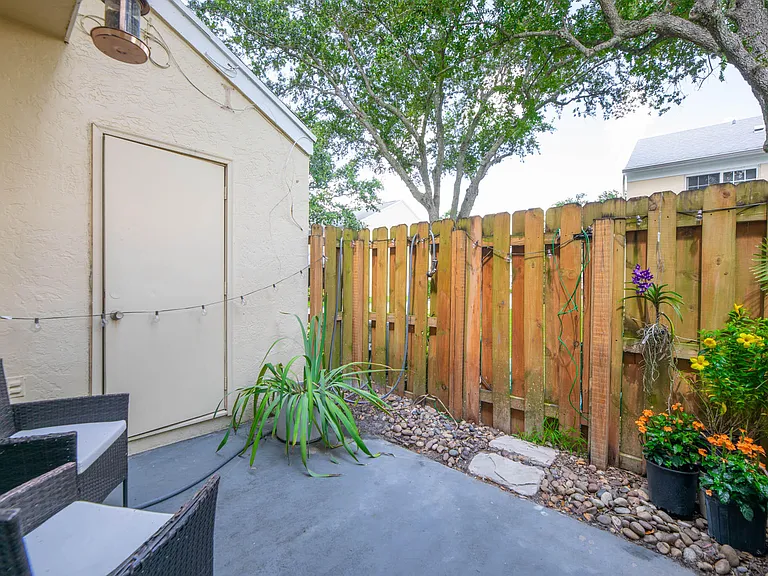 2900 Dorchester Ln #2900 — Photo 30
