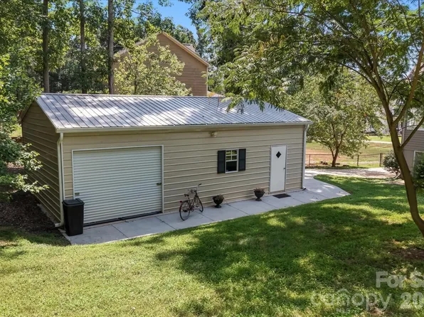 6168 Neptune Dr, Denver, NC 28037
