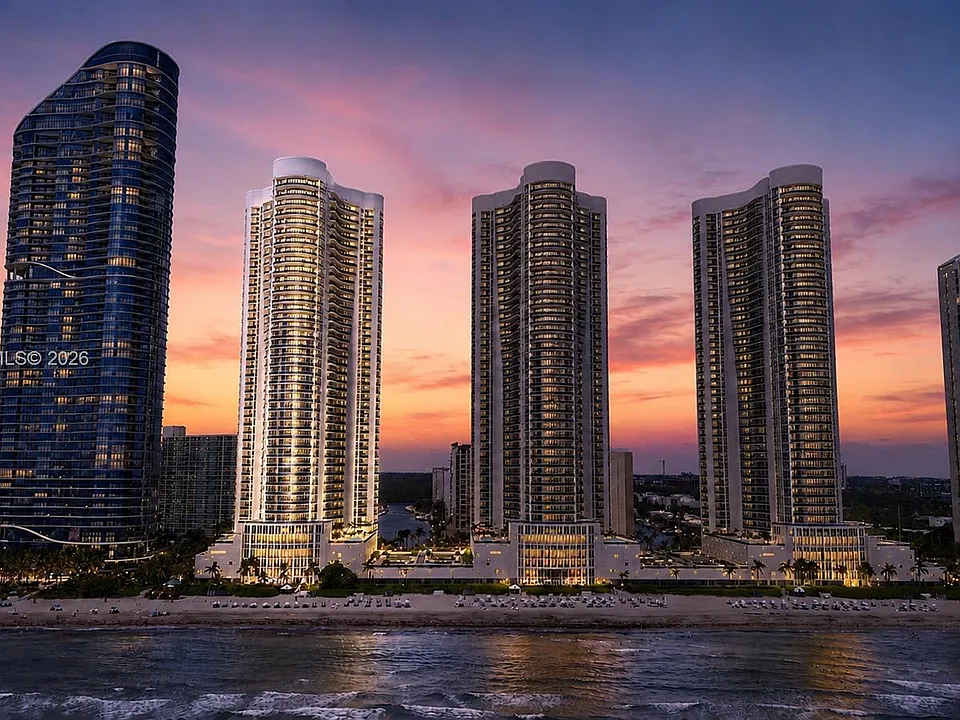 15811 Collins Ave #2802