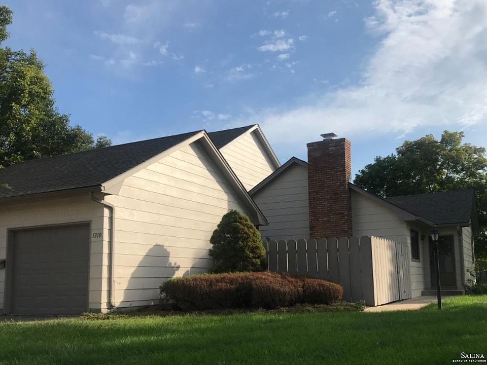 1st image of 1310 Parkwood Dr