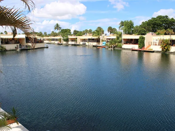 15512 Sharpecroft Dr, Miami Lakes, FL 33014