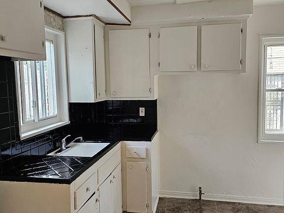 5th image of 14565 Evergreen Rd