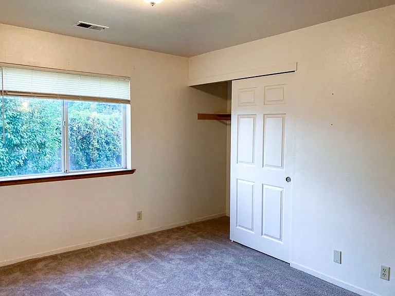 2025 Thiel Ave — Photo 12