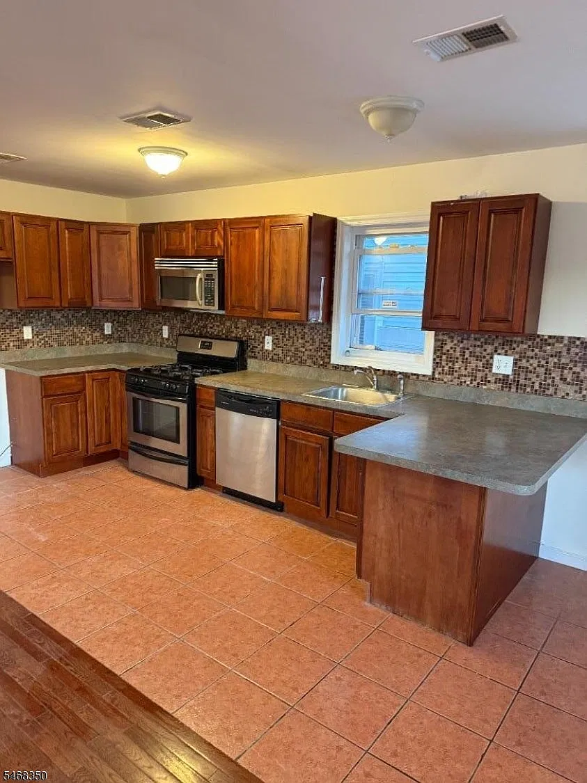 3 bed, 2.5 bath, $2,900 — Photo 2