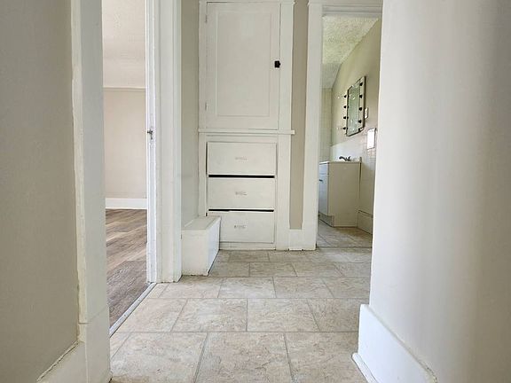 2nd image of 2632 Niagara Ave #1