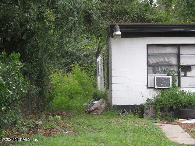 2nd image of 6122 JAPONICA Road W