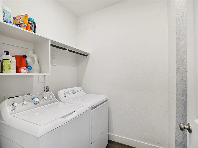1600 Portia Ln — Photo 15
