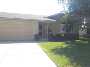 4460 S 44th St, Greenfield, WI 53220