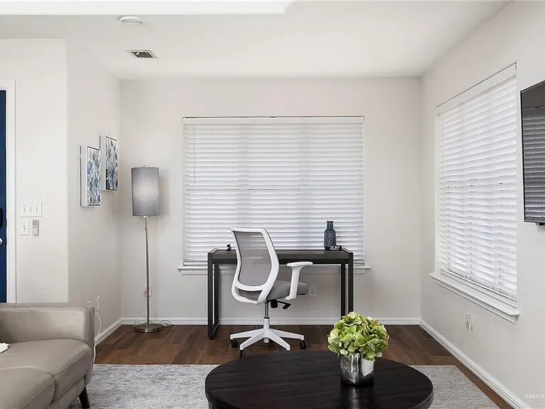 1111 Lake View Dr — Photo 5