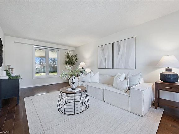 5th image of 73 Pathfinder Cres