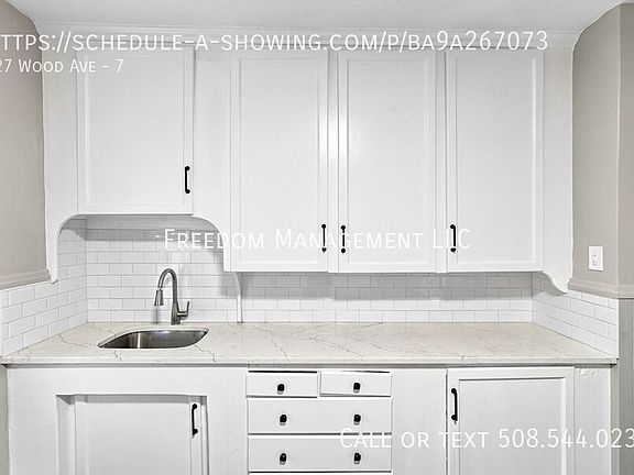 3rd image of 427 Wood Ave Unit 7