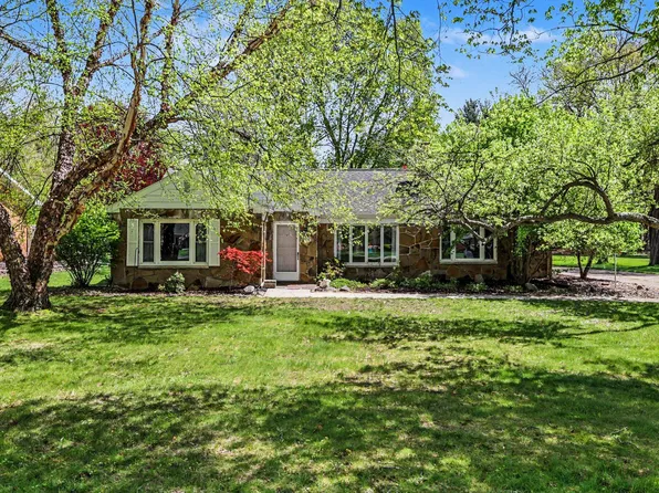 756 N Kalamazoo Ave, Marshall, MI 49068