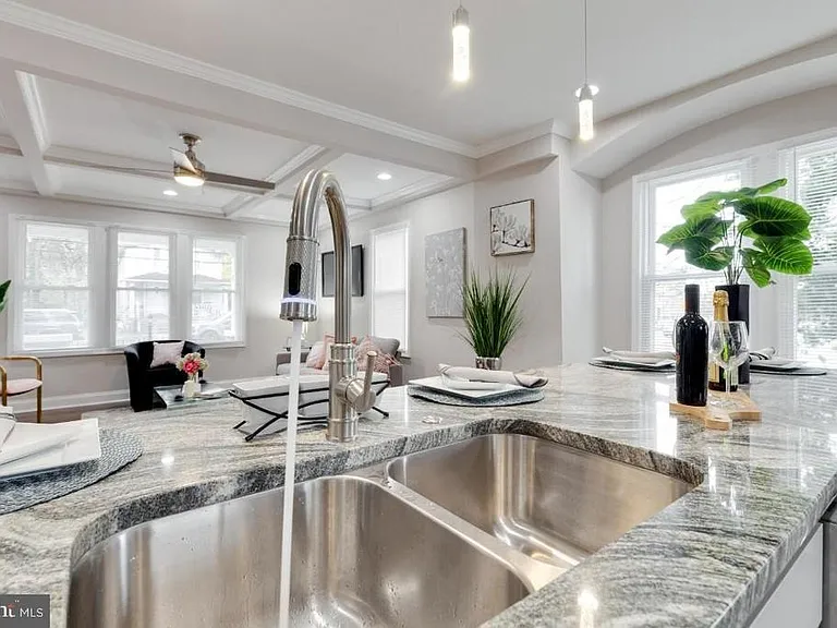 4108 Hayes St NE — Photo 5