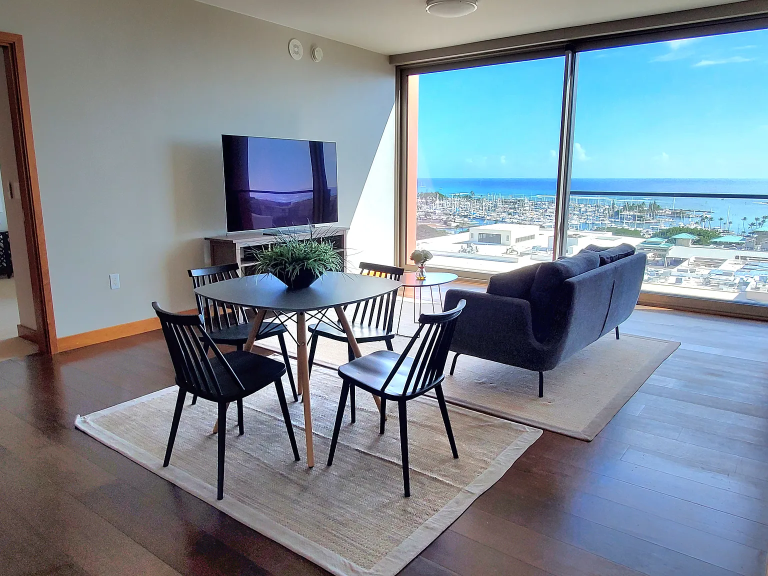1555 Kapiolani Blvd — Photo 3