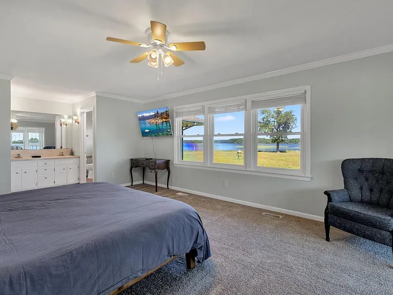 130 Leslie Dr — Photo 21
