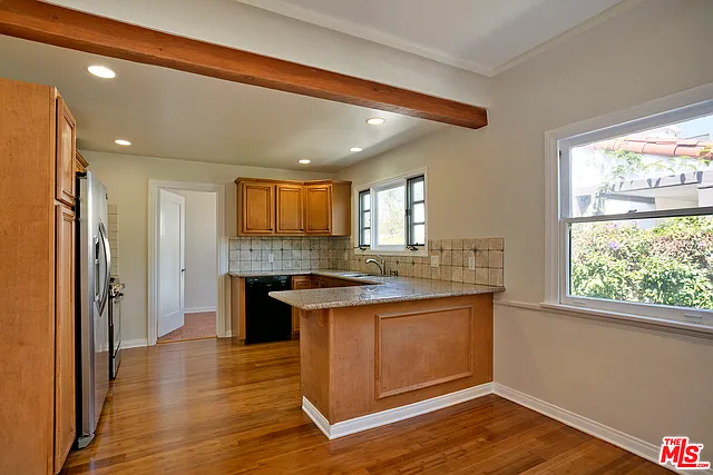 2035 Selby Ave — Photo 8