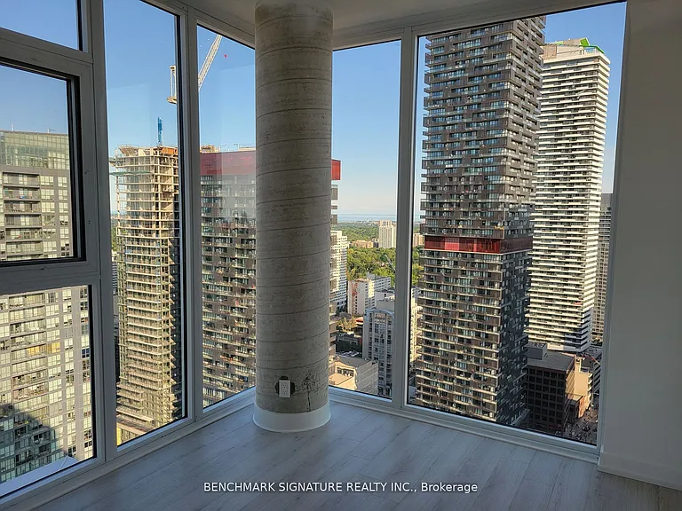 33 Helendale Ave #2903 — Photo 5