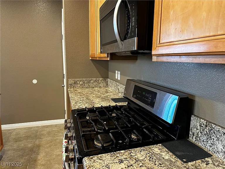 1004 Crescent Falls St — Photo 8