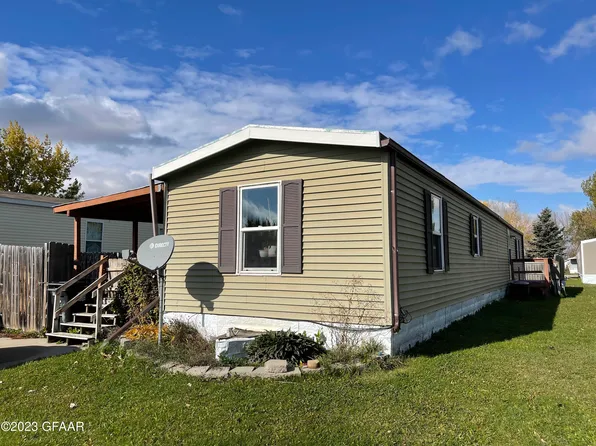 4832 Iron Gate Ct, Grand Forks, ND 58203
