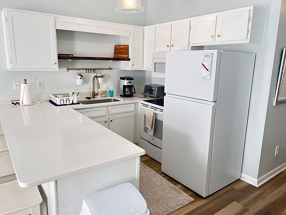 5th image of 510 Fairwood Lakes Dr #14