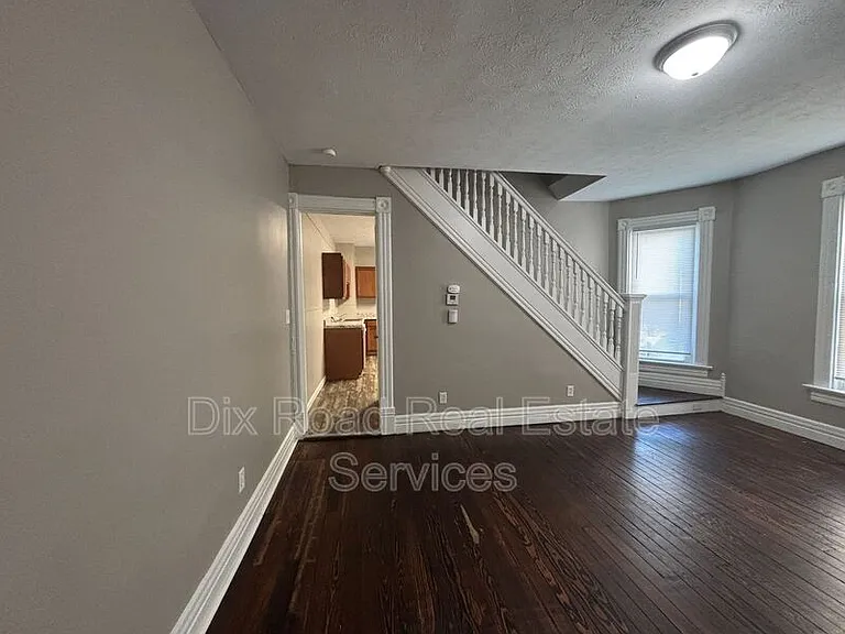 67 S McGee St — Photo 6