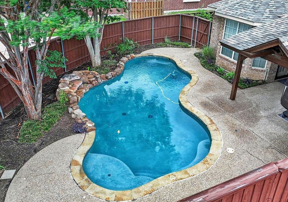 1st image of 402 Montclair Dr