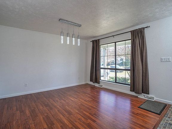 5th image of 56177 Tanglewood Dr
