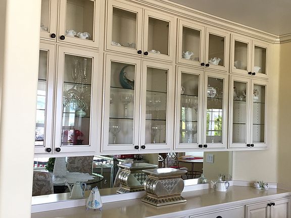 Built in china cabinet in DR
