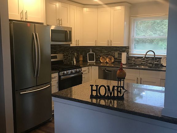 5th image of 828 E Hickory Dr