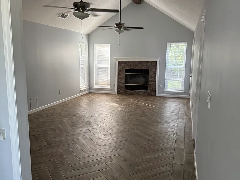 3219 Doctors Lake Dr — Photo 3