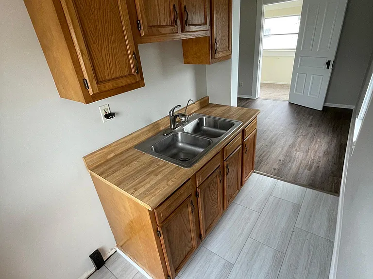 264 1/2 Woods Ave — Photo 16
