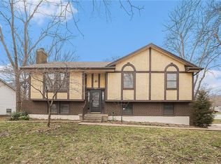 404 Hawthorne Ct, Belton, MO 64012
