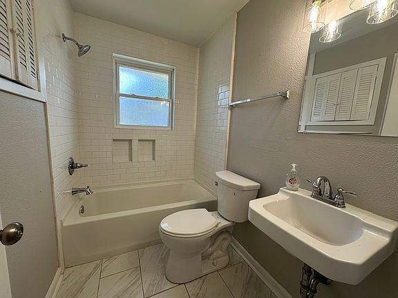 5th image of 705 Bell St