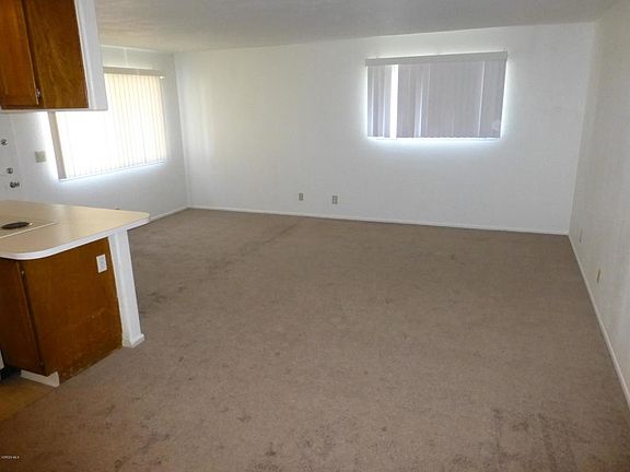 3rd image of 2650 N Victoria Ave