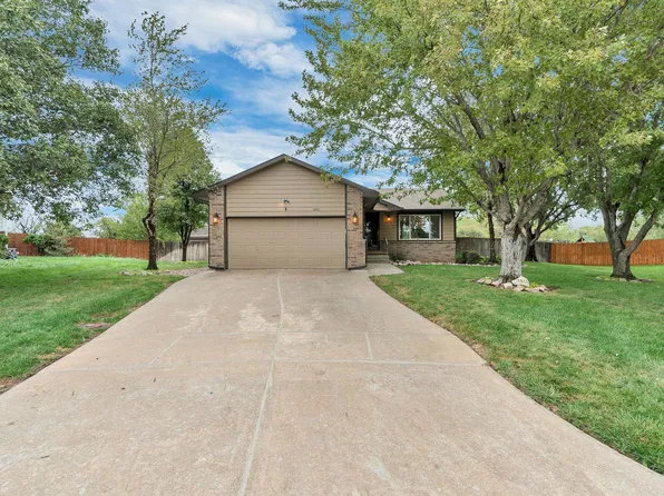 1851 E Autumn Cir, Goddard, KS 67052
