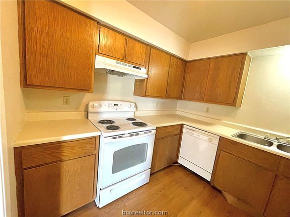 3rd image of 2817 Longmire Dr #B