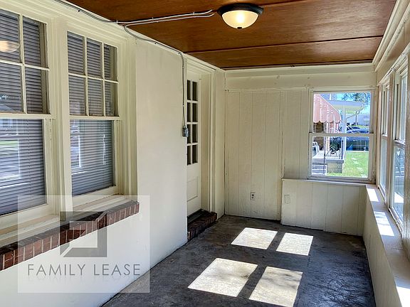 2nd image of 440 E Pierson Ave