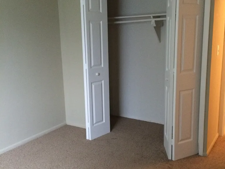 Holland Gardens Apartments — Photo 51