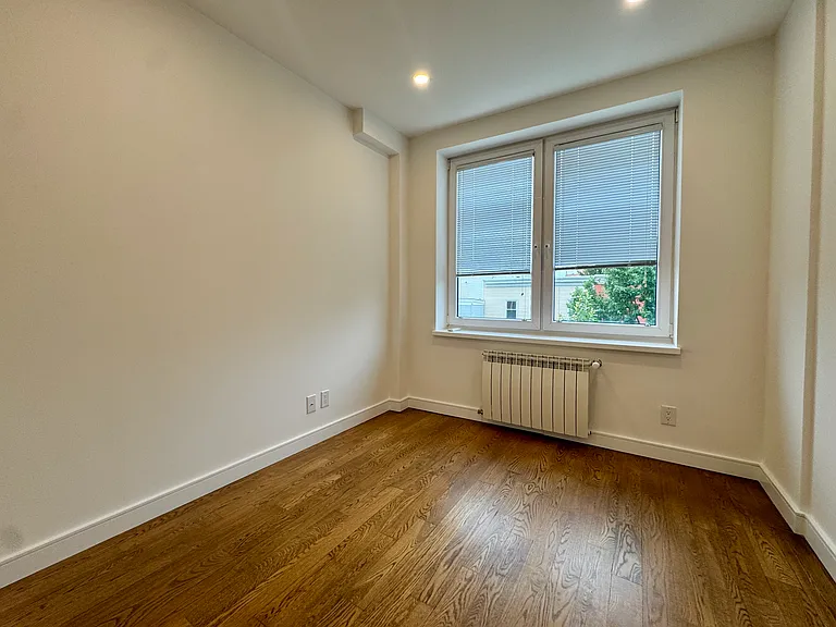 689 Leonard St #3F — Photo 16