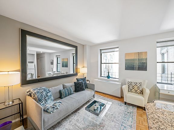 3rd image of 150 W 51st St APT 2014