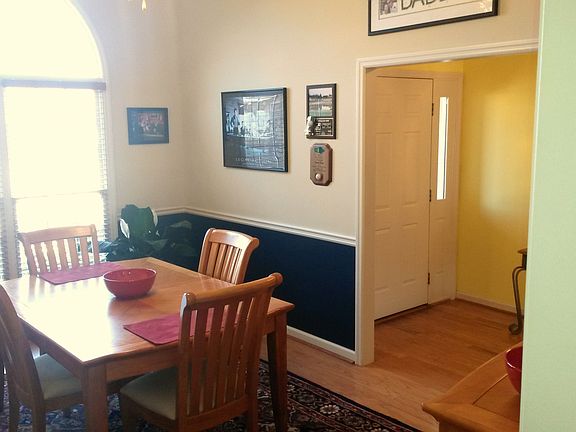 Dining room w/ entry