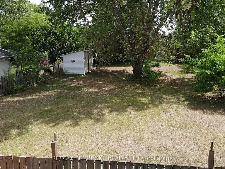 566 Perth St — Photo 5