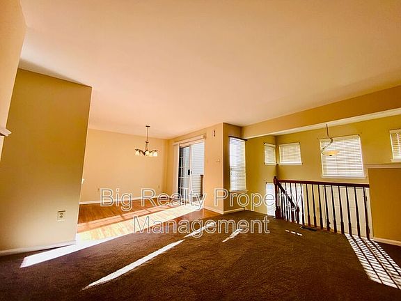 3rd image of 819 Dewees Pl