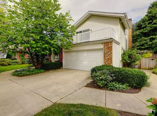 7835 Pine Pkwy, Darien, IL 60561