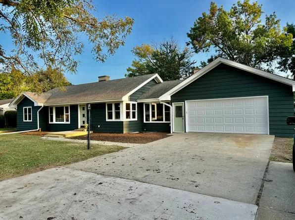 206 E Fairview Dr, Dekalb, IL 60115