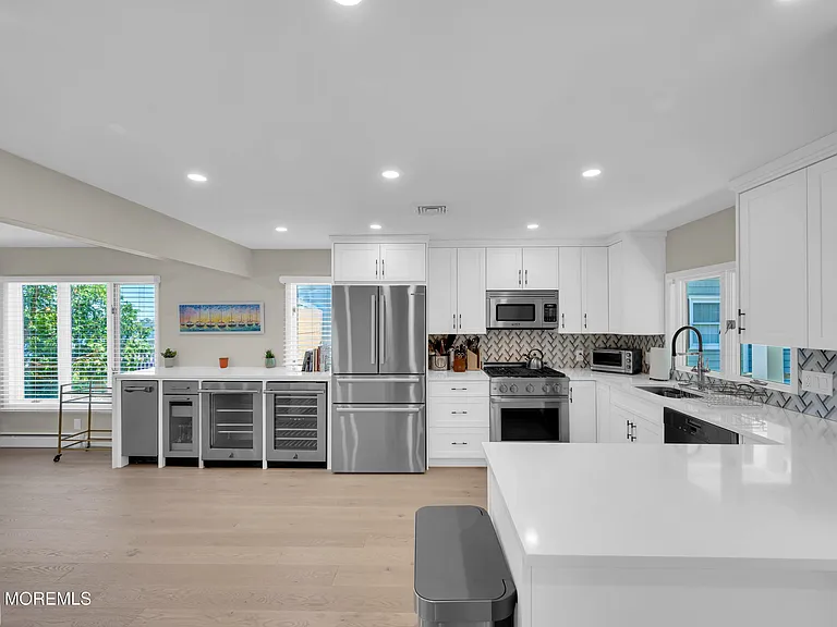 637 Beacon Blvd — Photo 14