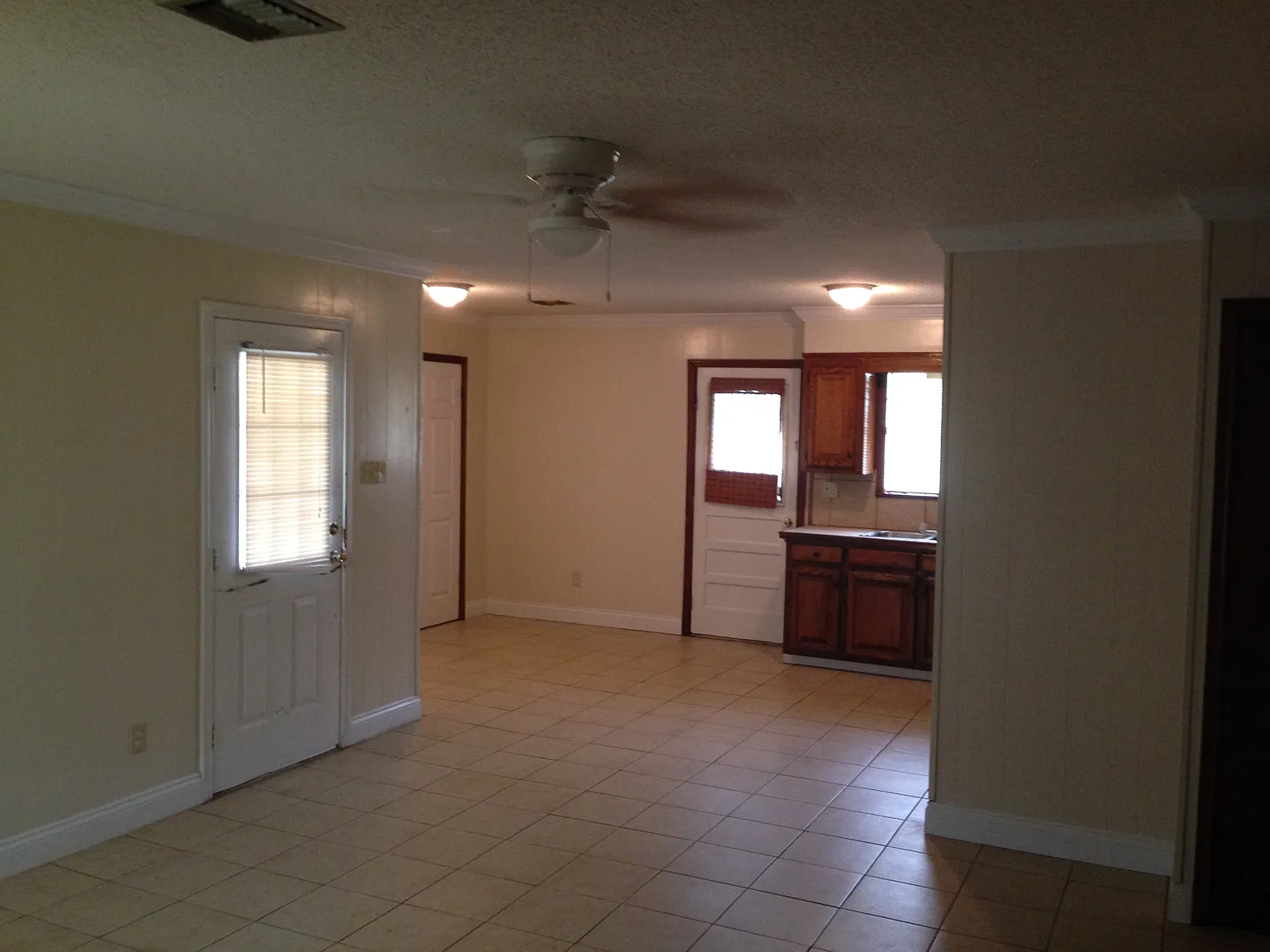 3 bed, $1,000 — Photo 2
