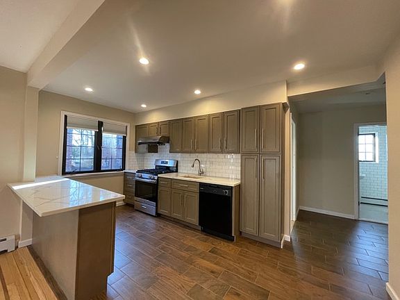 4th image of 43-20 Orient Ave #2
