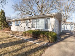 2512 Crestview Dr, Bettendorf, IA 52722