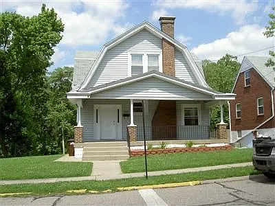 390 Linden Ave photo 1